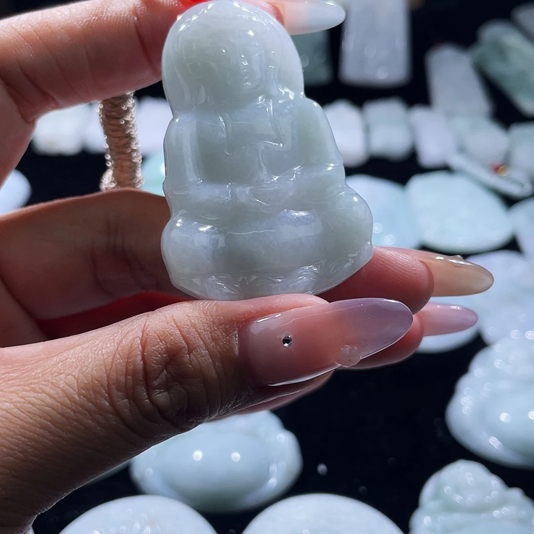 翡翠未镶嵌颈饰观音