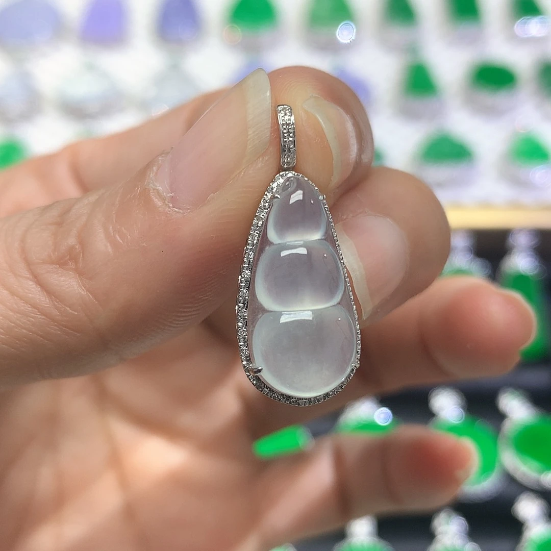 颈饰18K金镶嵌翡翠吊坠