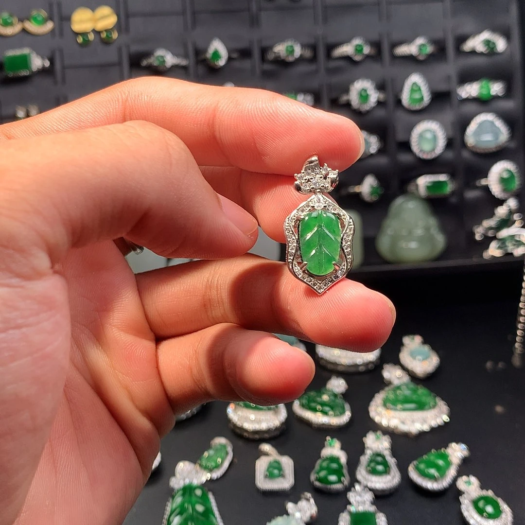 翡翠未镶嵌吊坠(不含链)