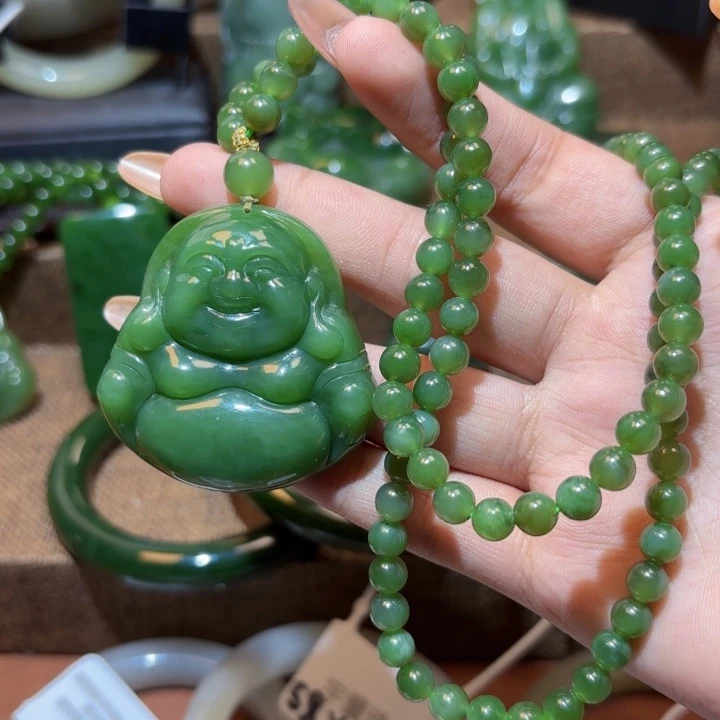 颈饰未镶嵌和田玉（碧玉）