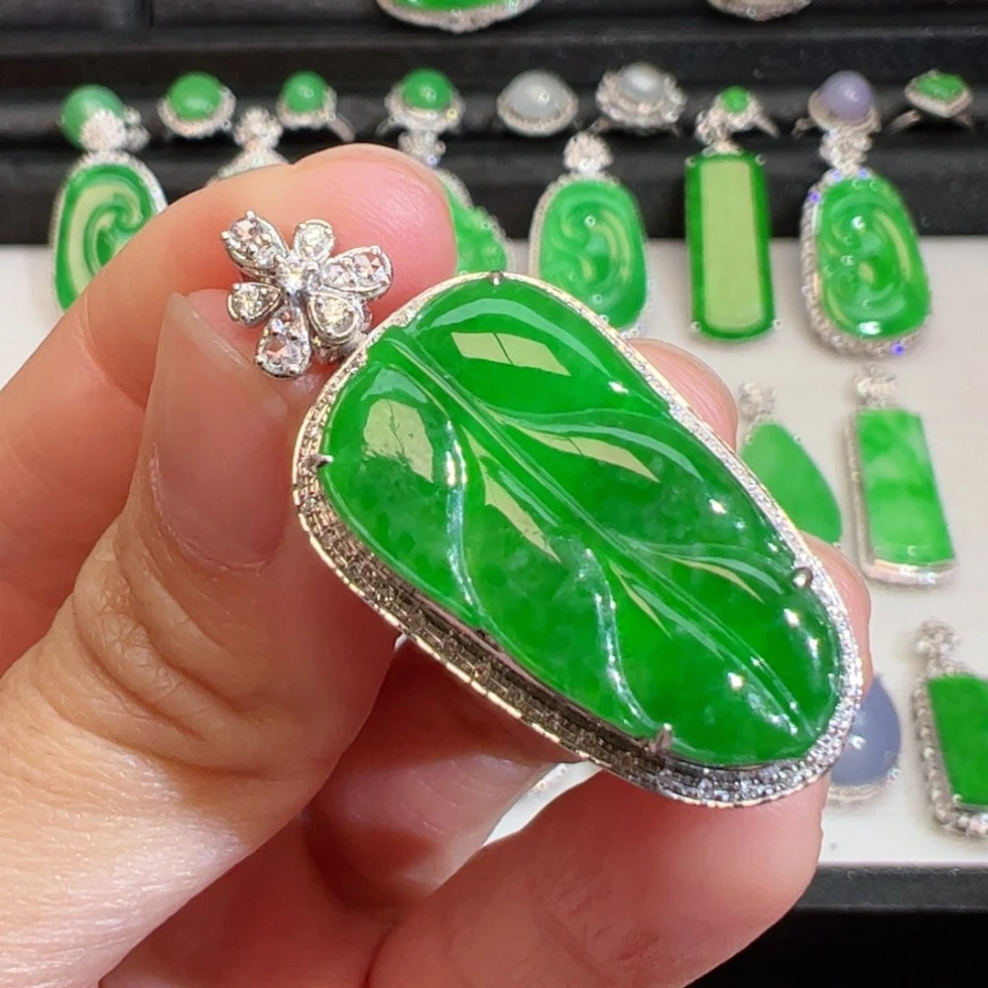 翡翠吊坠(不含链)18K金镶嵌