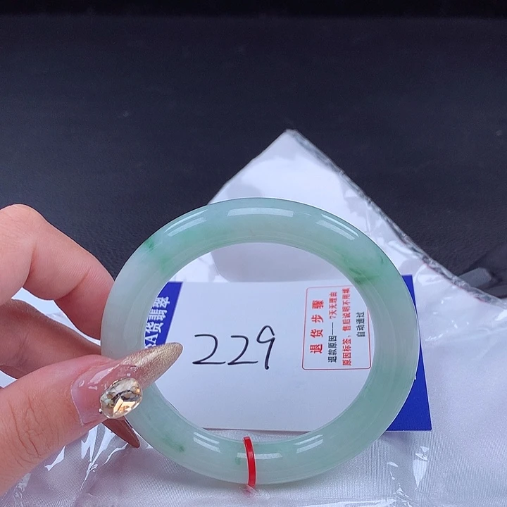 翡翠手镯未镶嵌手镯001374