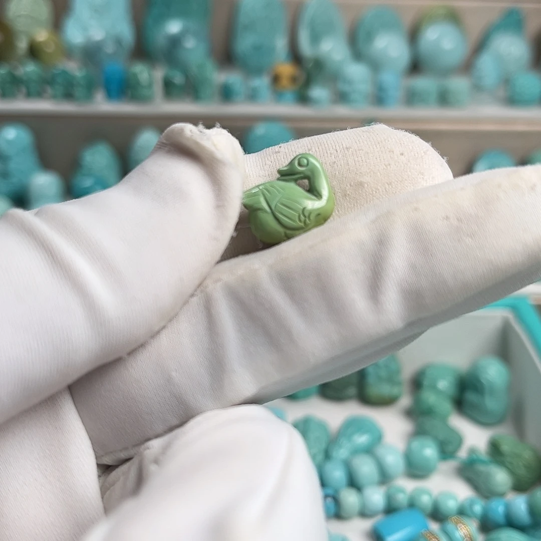 绿松石未镶嵌珠宝奇石