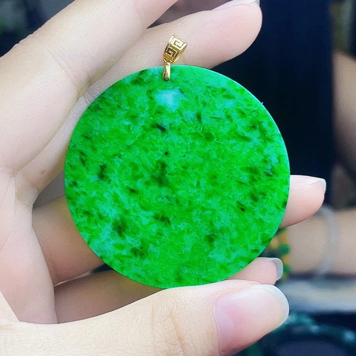 翡翠18K金镶嵌颈饰多样性