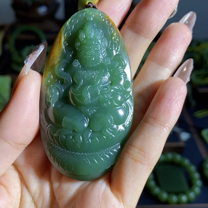 吊坠(赠链)未镶嵌和田玉L***n