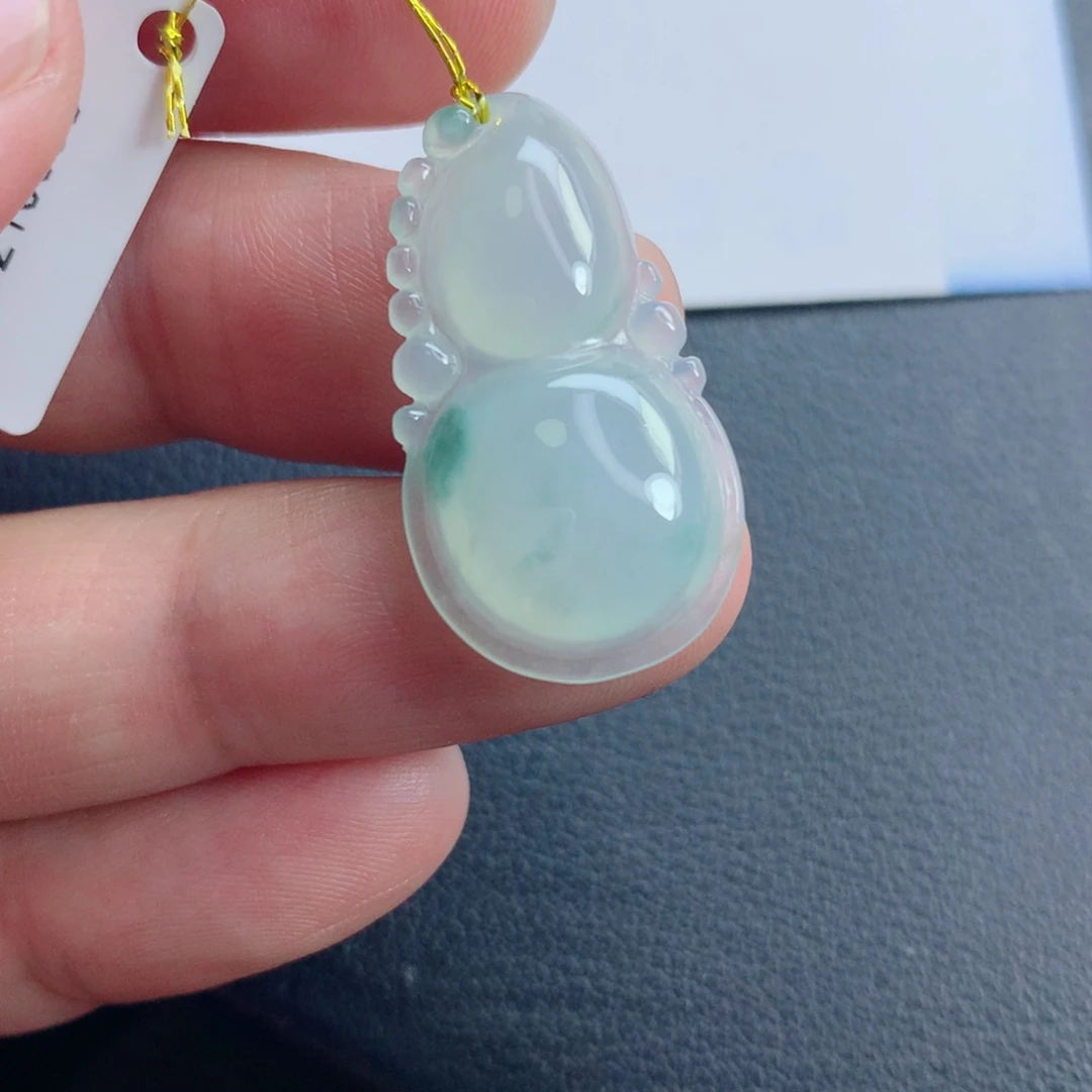 翡翠未镶嵌颈饰葫芦