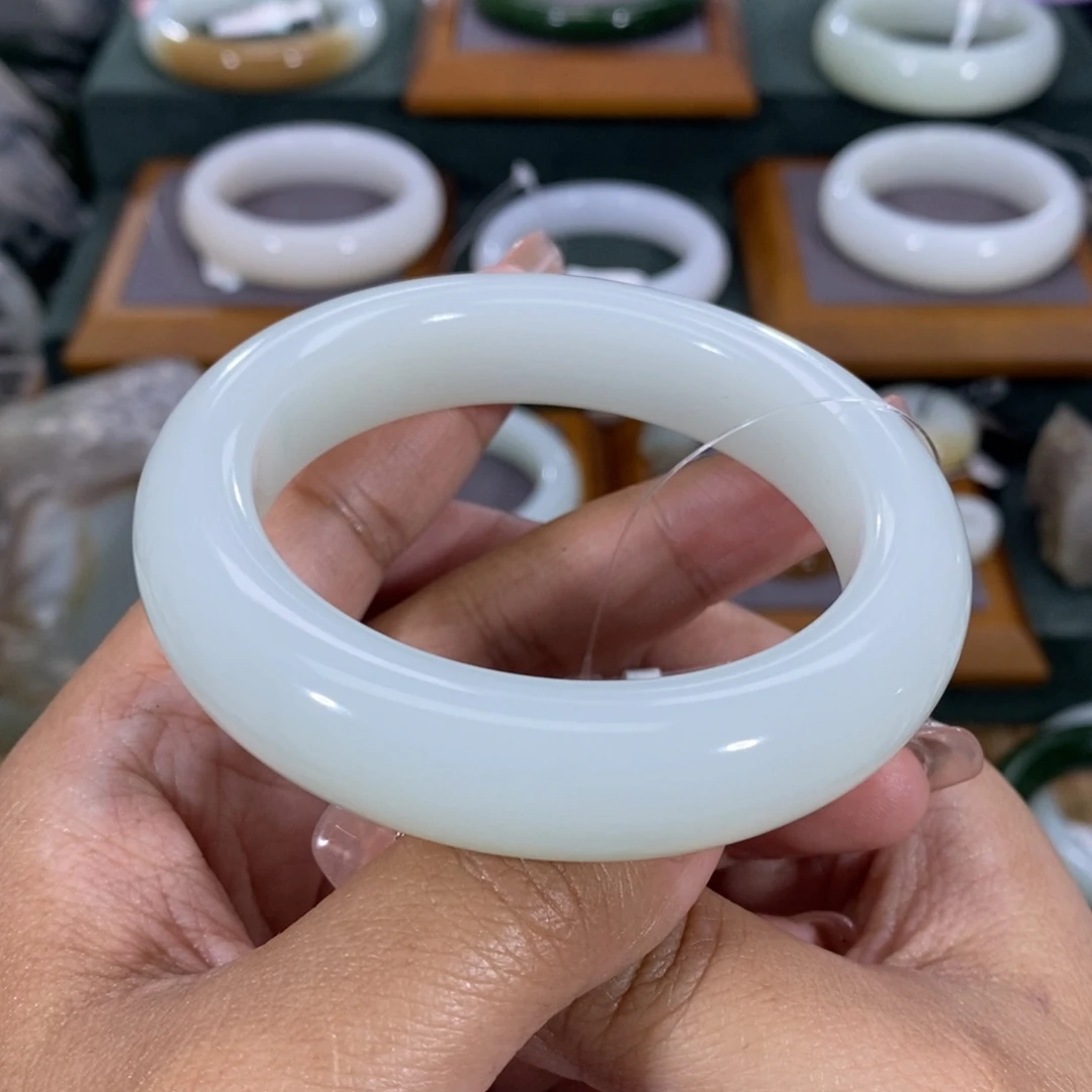 和田玉手镯未镶嵌