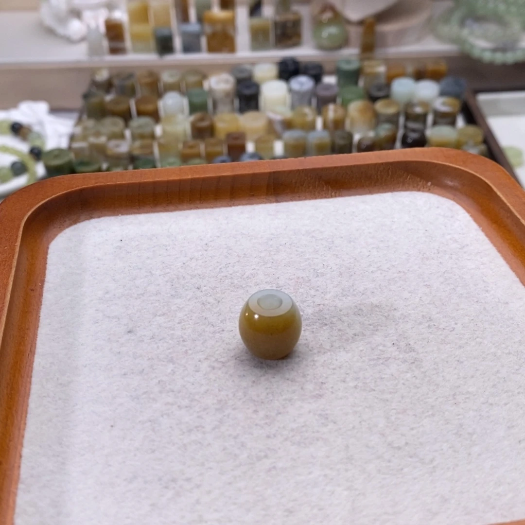 L***i和田玉未镶嵌颈饰买断不退换