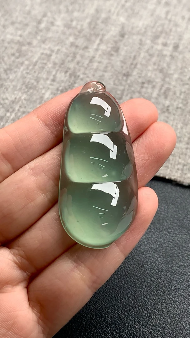 天然A货缅甸翡翠 福豆 尺寸 : 51.2-23.6-9