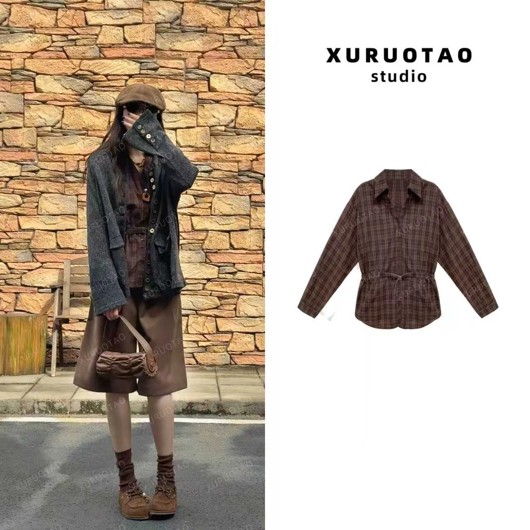 XURUOTAO 【焦糖格纹】棉感格纹英伦风收腰设计棕咖色上衣 T5611