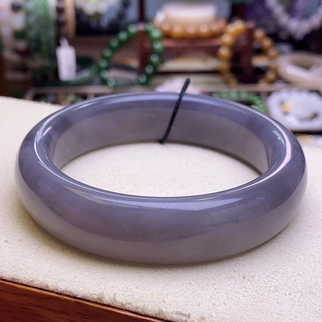 颈饰未镶嵌和田玉毕业级61烟紫老矿料高冰香芋紫宽版手镯