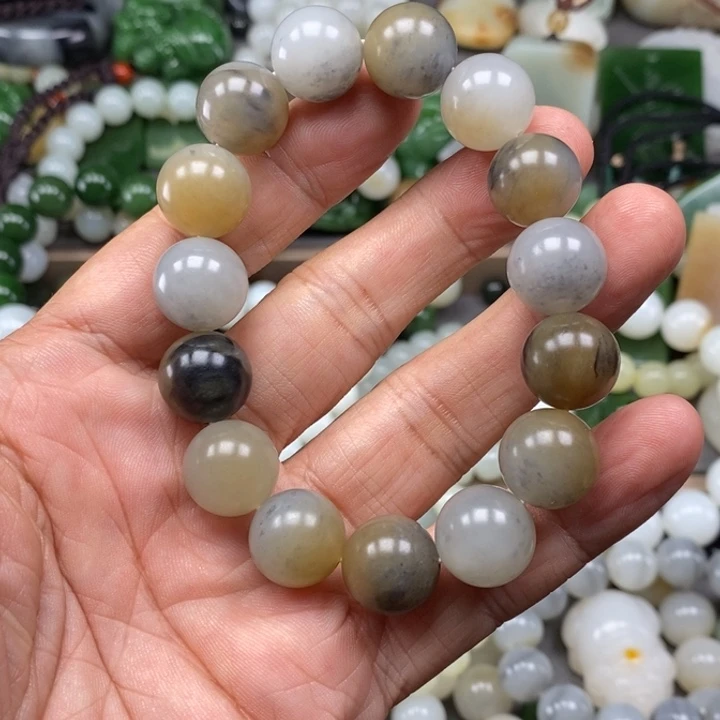 高***路未镶嵌和田玉挂件