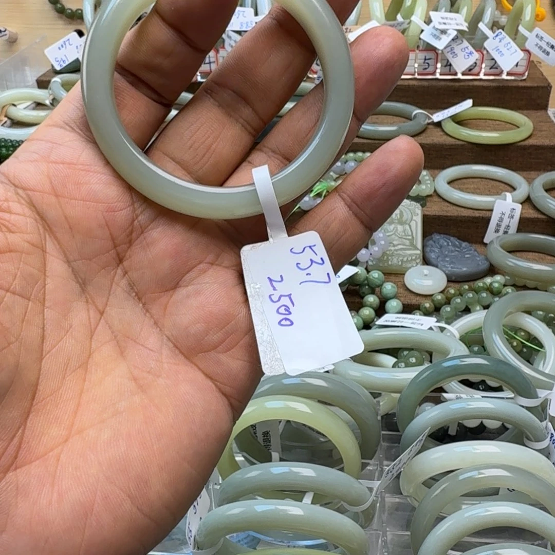 和田玉未镶嵌手镯