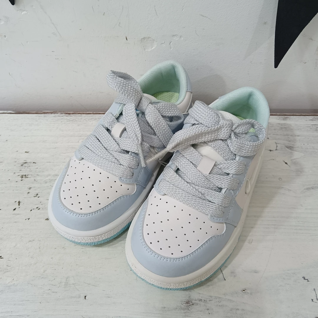 D140蓝色春秋皮面板鞋