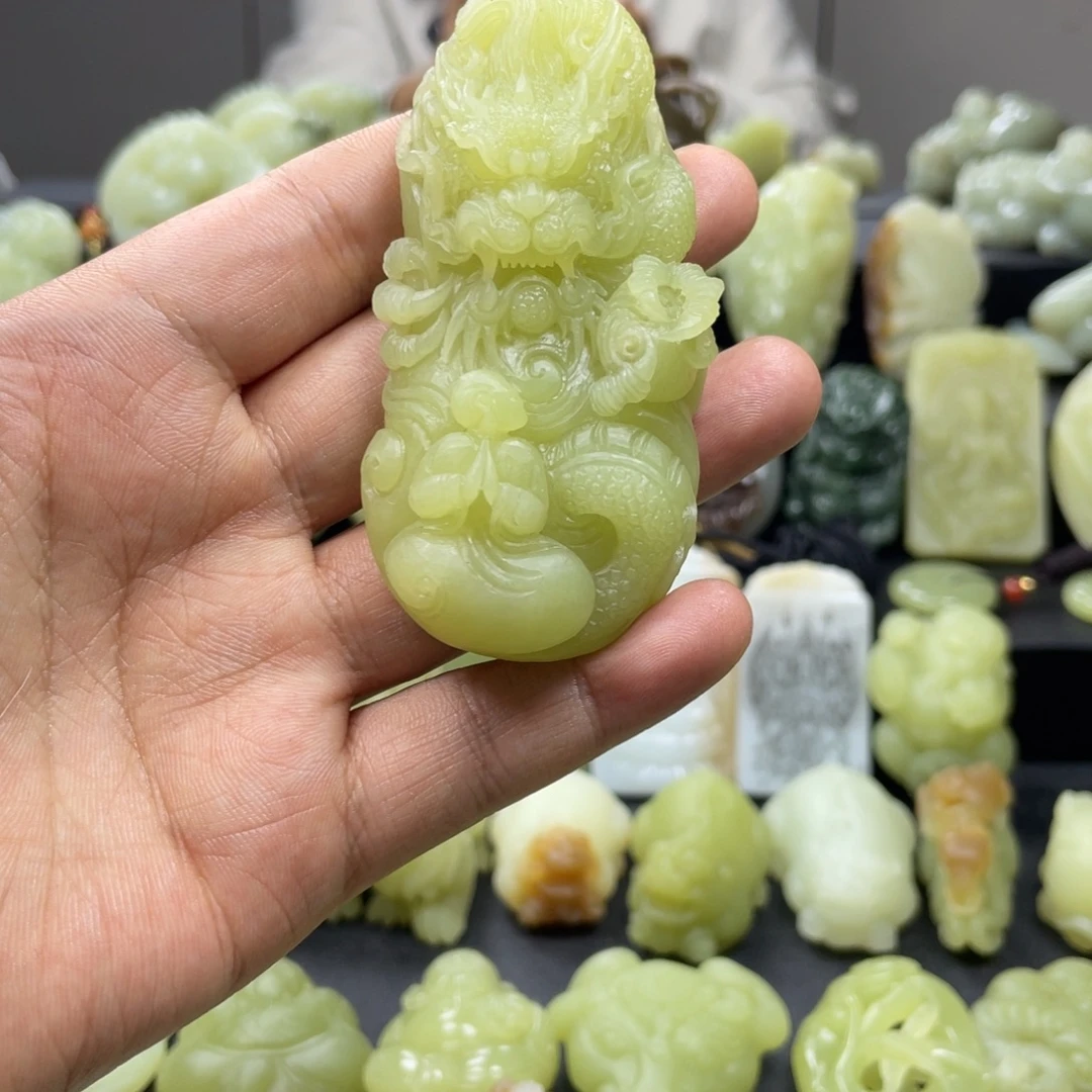 剑***正和田玉（黄玉）未镶嵌颈饰