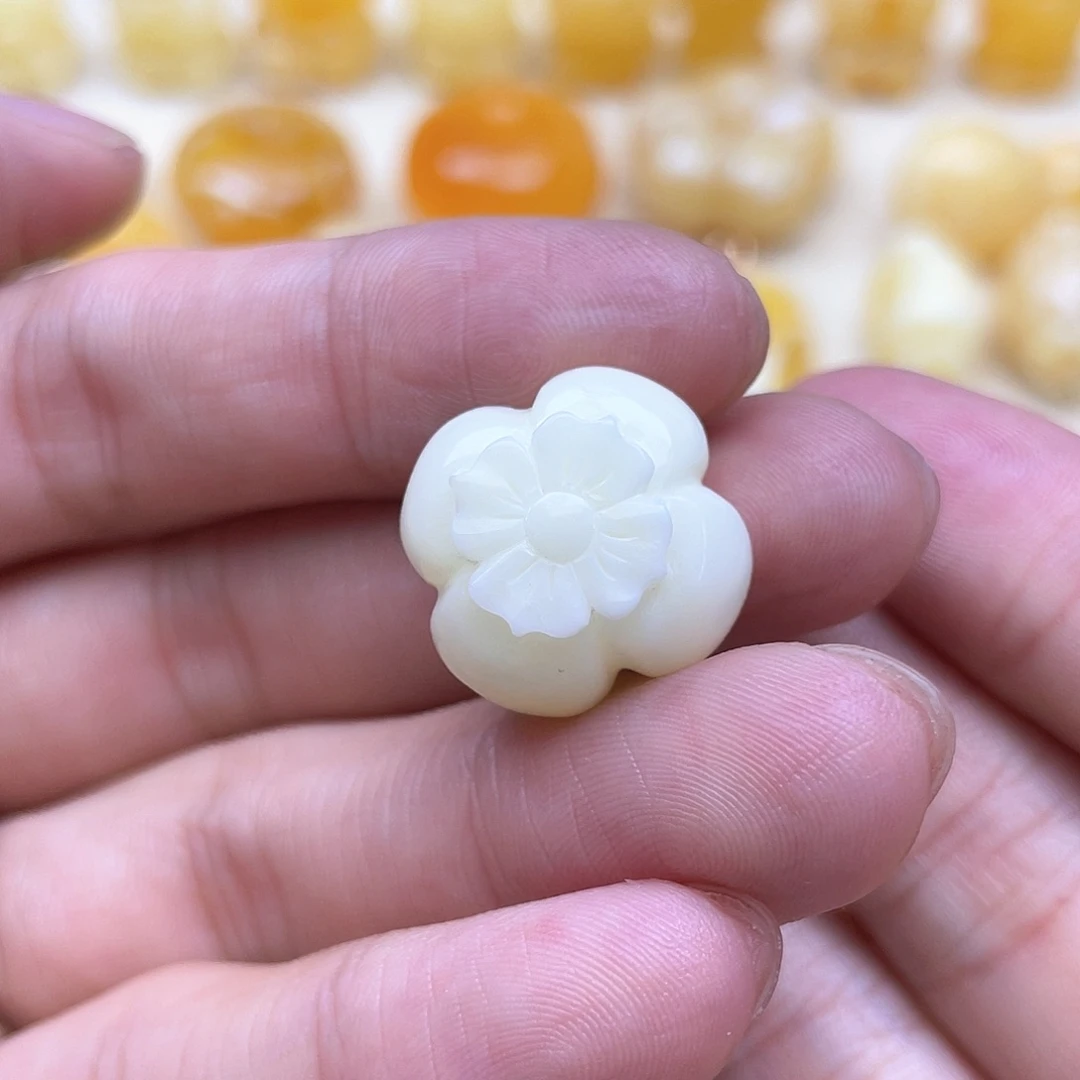 琥珀裸石未镶嵌蜜蜡