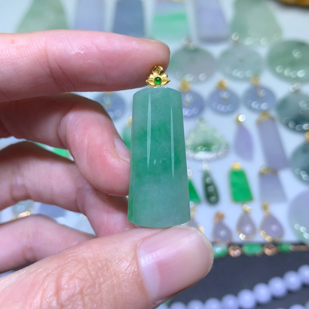 翡翠吊坠(不含链)18K金镶嵌