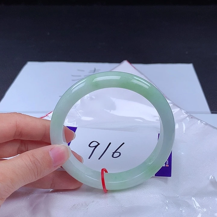 翡翠手镯未镶嵌62.8圈600045