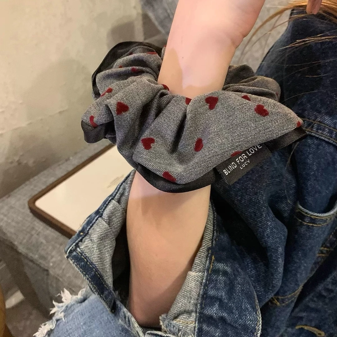 2025年新款灰色爱心发圈甜美温柔波点大肠发圈高级感气质百搭发饰