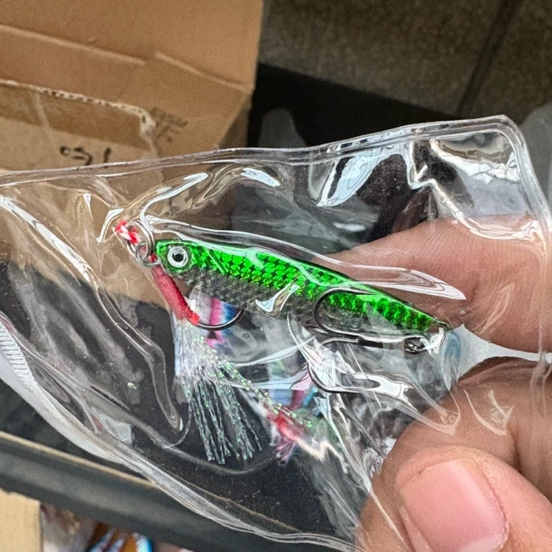 1块钱铁板双钩随机色微瑕