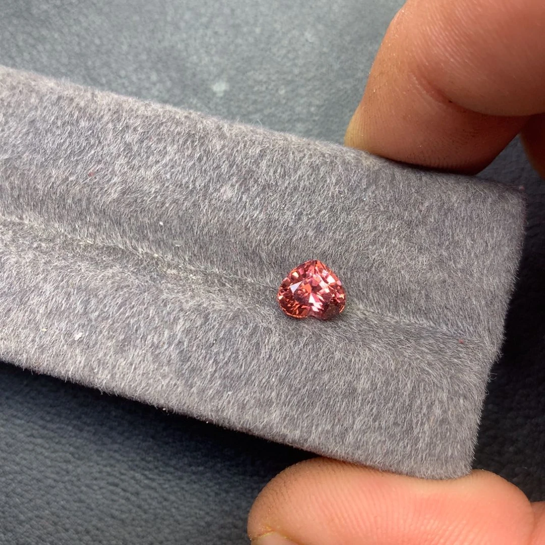 碧玺裸石未镶嵌看***落1.3ct全净