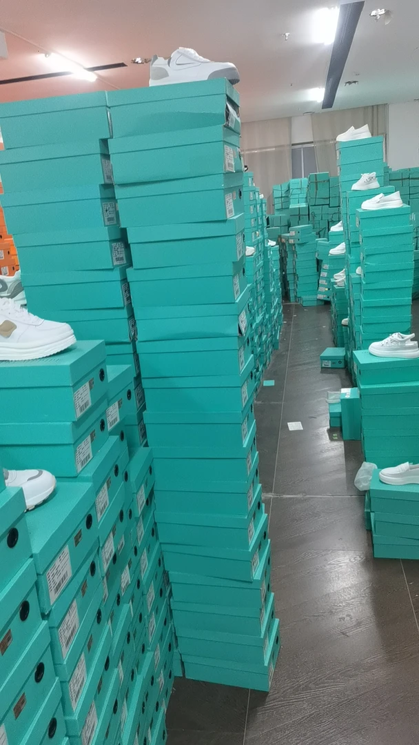 79欧 700精品女鞋白色时尚百搭