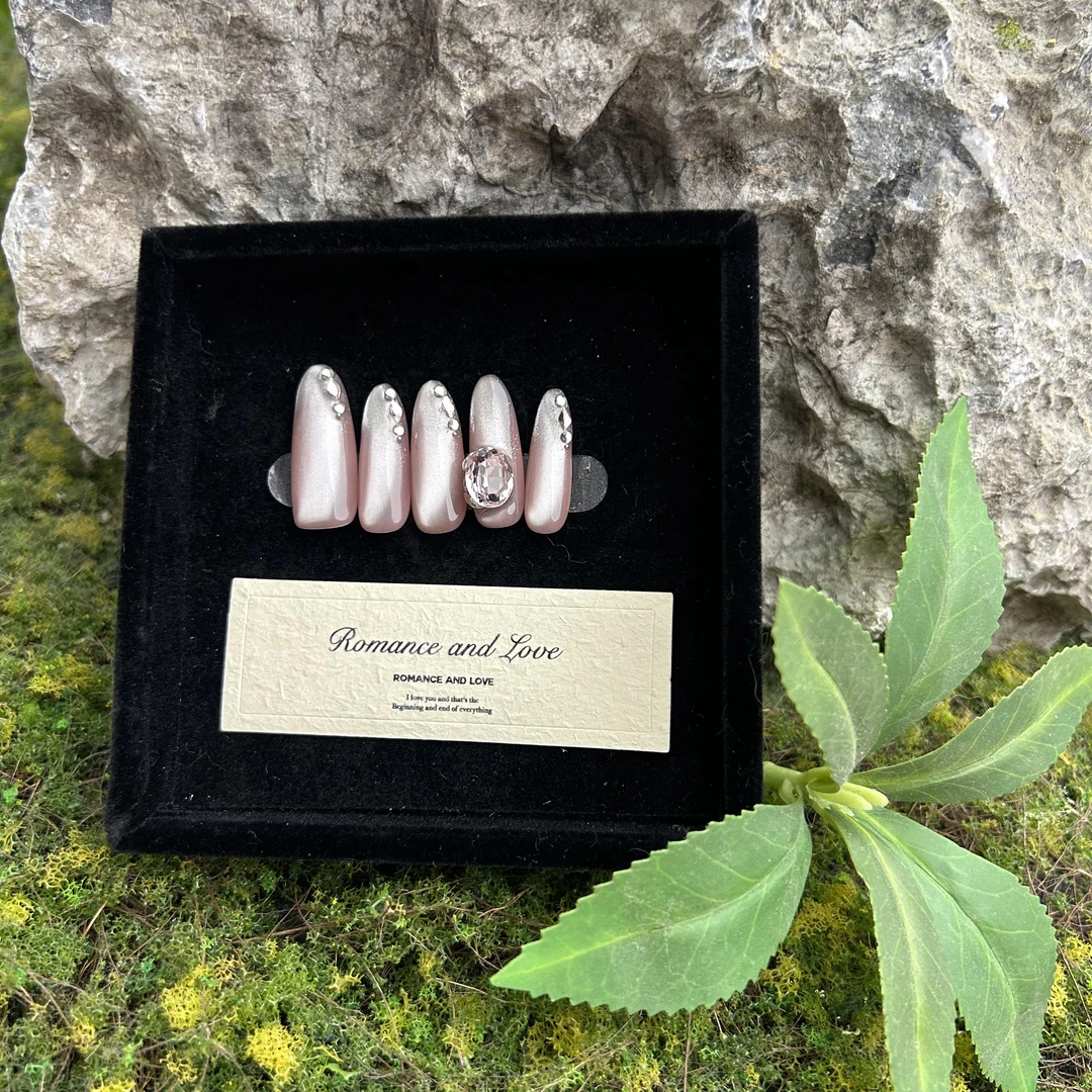 【冰莓粉】粉色爆闪双猫眼温柔气质纯手工穿戴甲碎钻