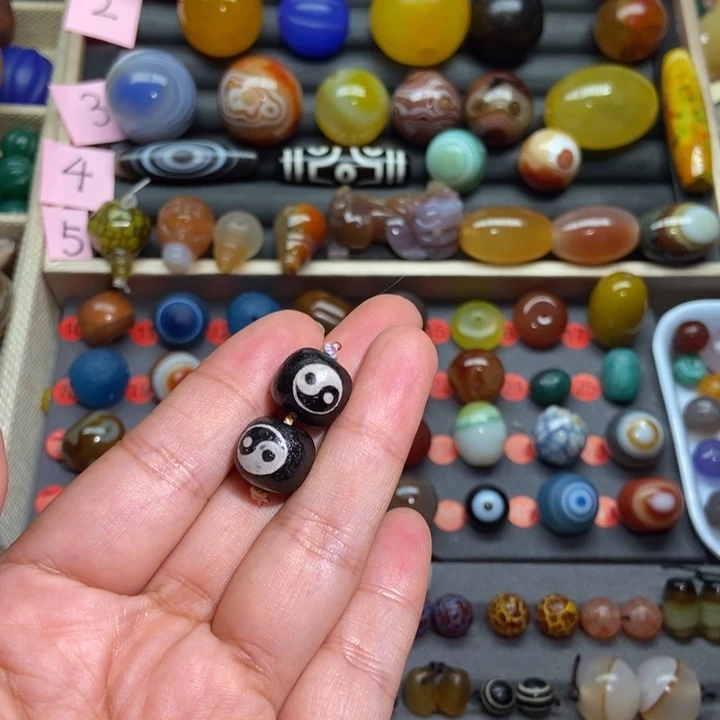 玛瑙/玉髓配珠未镶嵌新*城