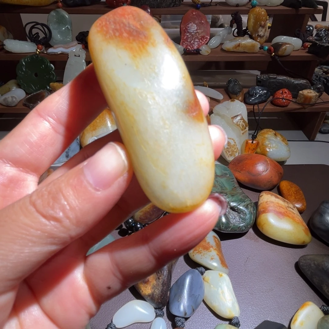 和田玉（糖玉）未镶嵌挂件和田玉65克