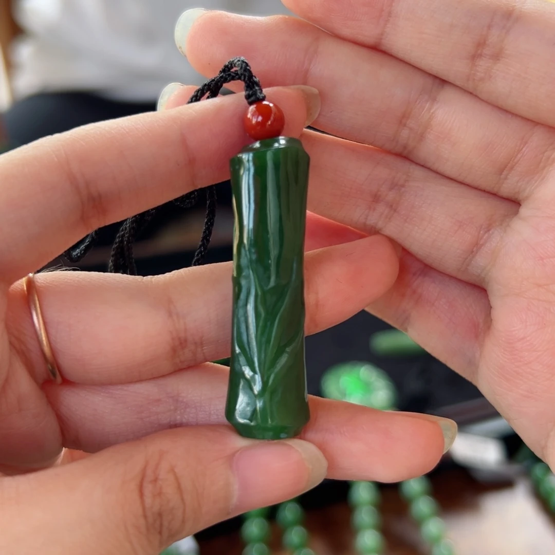 和田玉（碧玉）未镶嵌颈饰节节高升