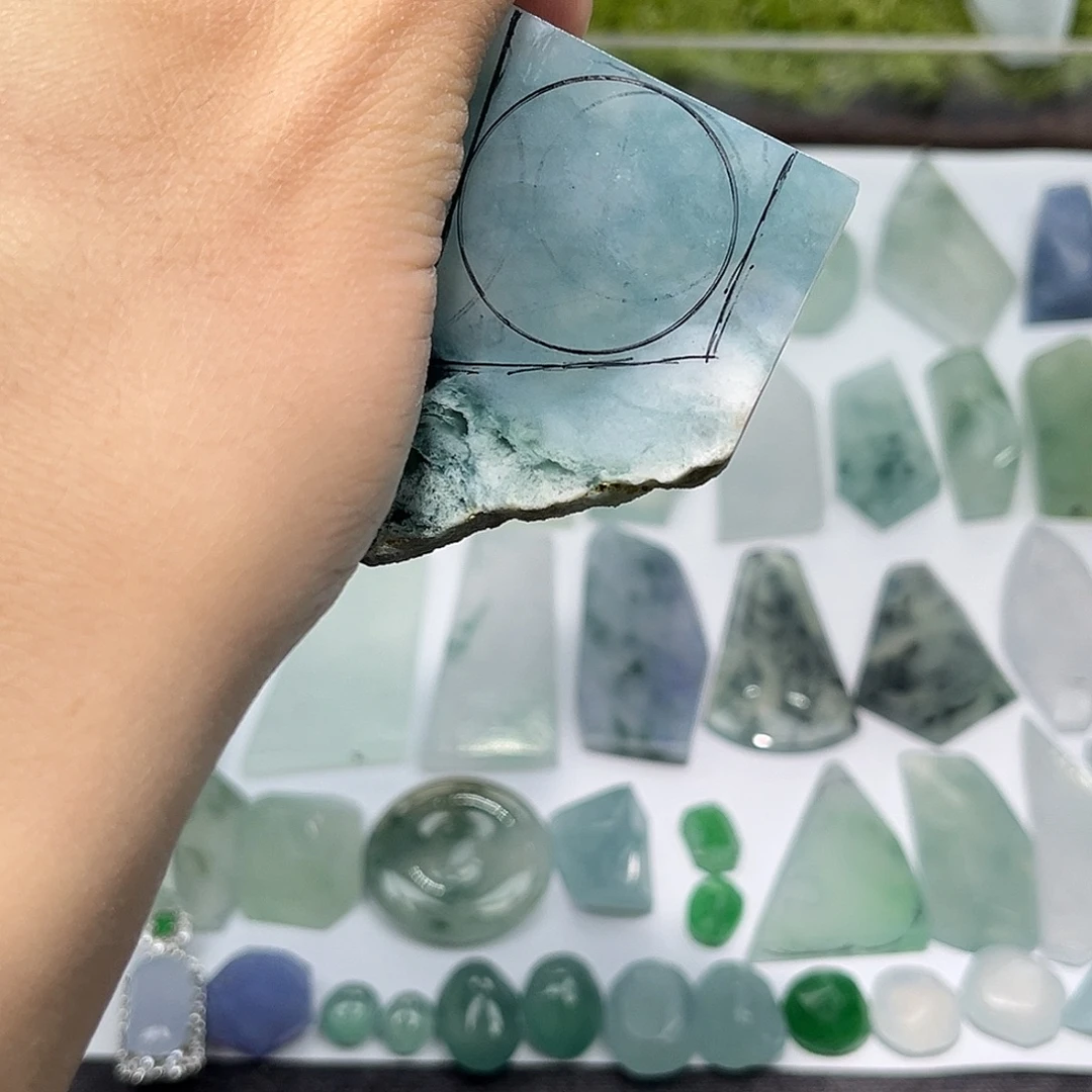 翡翠未镶嵌颈饰8333