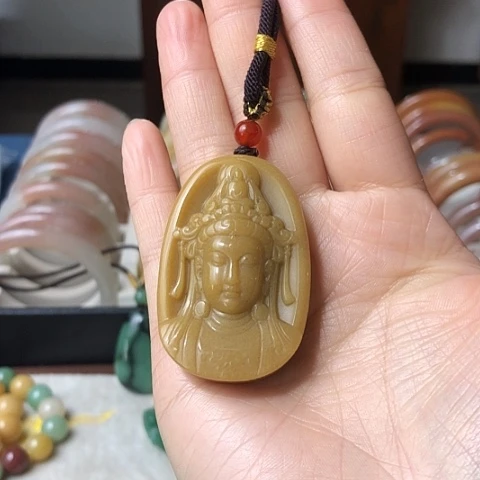 石英岩玉未镶嵌颈饰