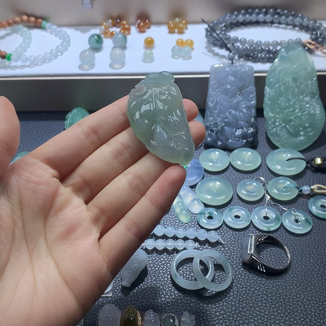 翡翠未镶嵌颈饰树叶