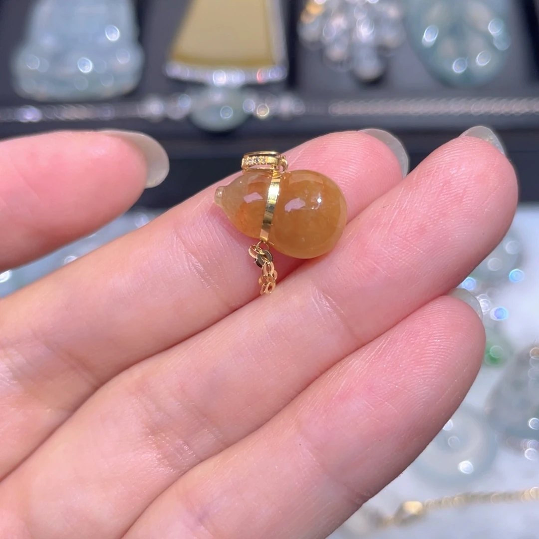 翡翠18K金镶嵌颈饰翡翠