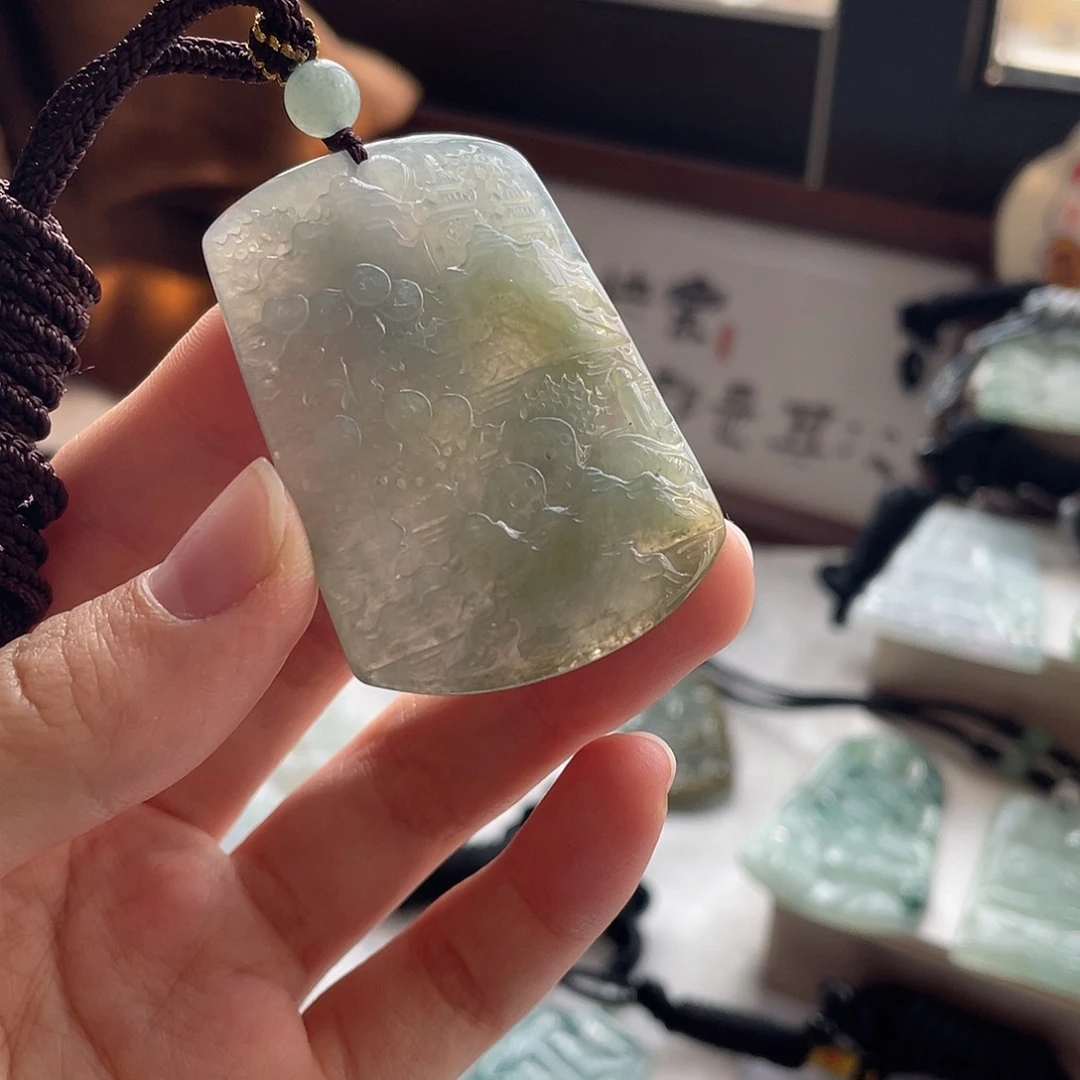 诚***下翡翠未镶嵌颈饰山水