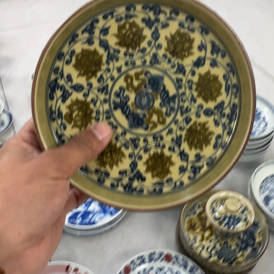 瓷片釉里金缠枝莲大壶承