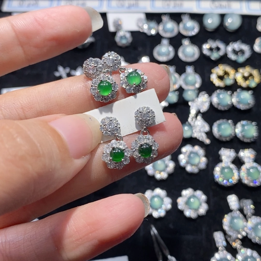 螺***蛋翡翠未镶嵌颈饰翡翠