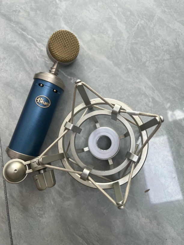 8新  blue小奶瓶蓝鸟麦克风保证正品质量，成色一般