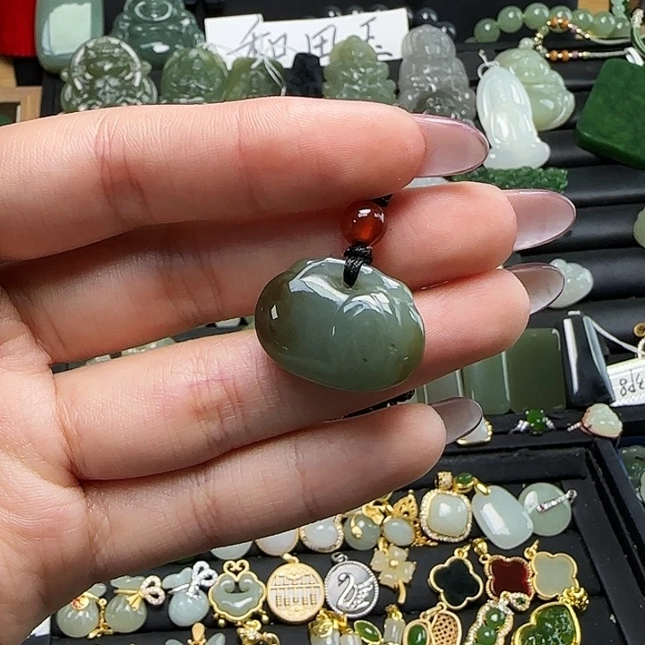 颈饰未镶嵌和田玉