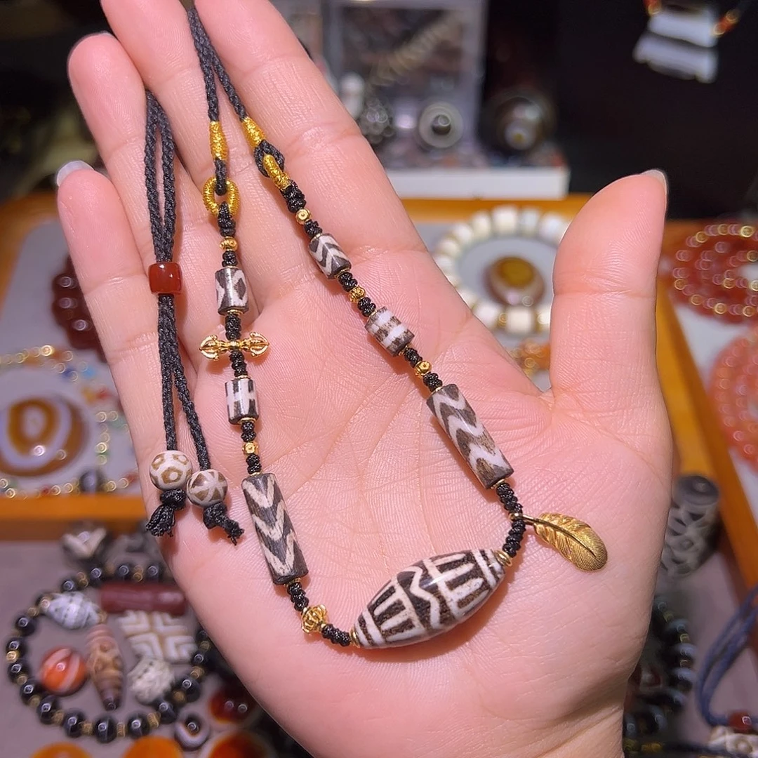 火***心树脂制品邦提克锁骨链