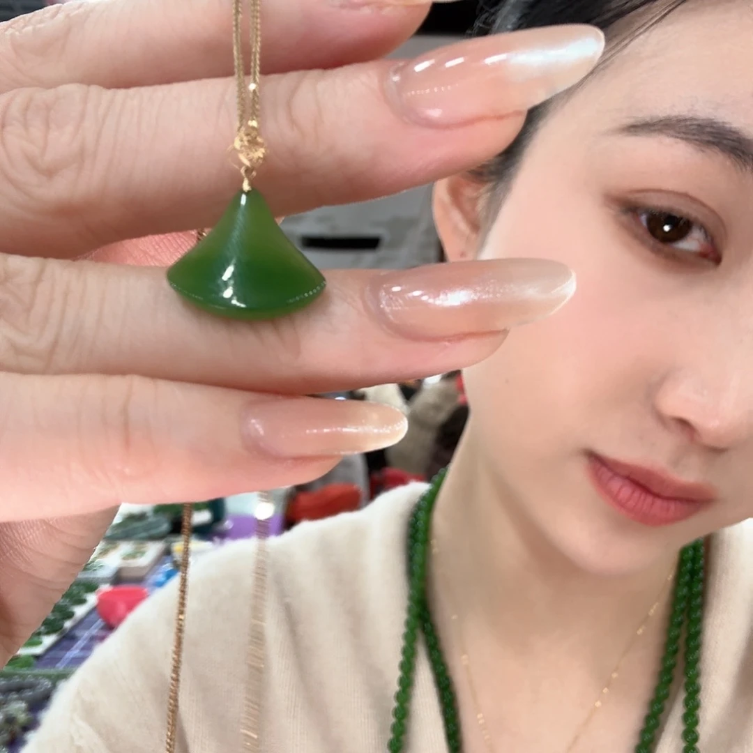 和田玉吊坠(不含链)18K金镶嵌