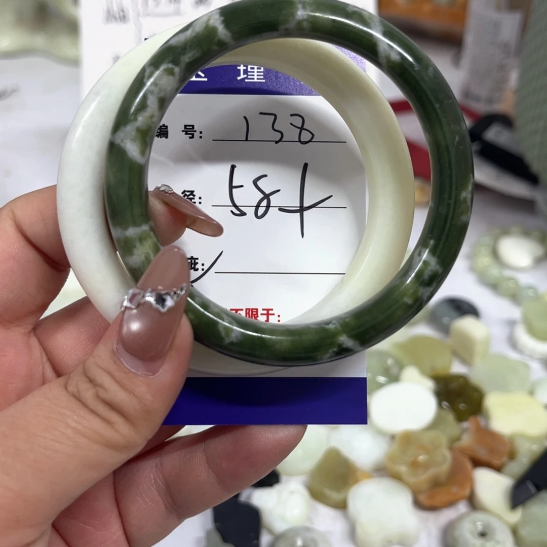 蛇纹石玉手镯未镶嵌