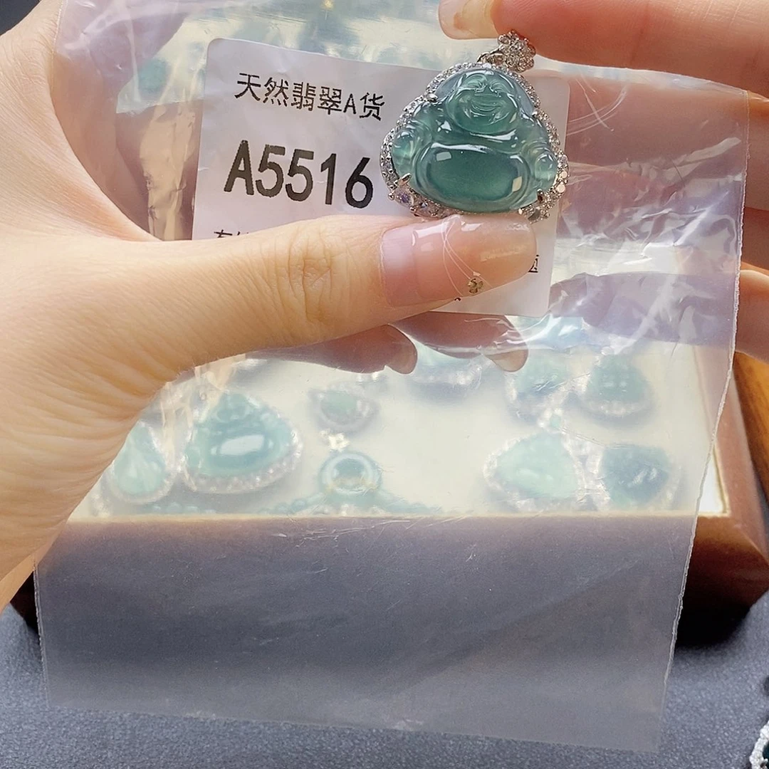 翡翠未镶嵌吊坠(赠链)