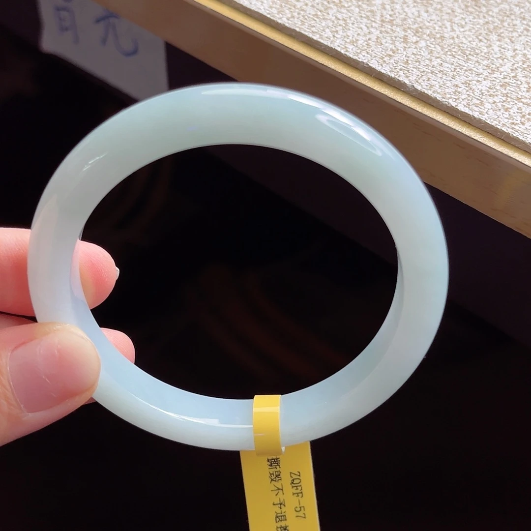 翡翠手镯未镶嵌手镯