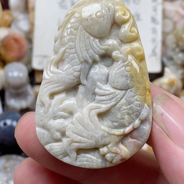 颈饰未镶嵌硅化珊瑚（珊瑚玉）