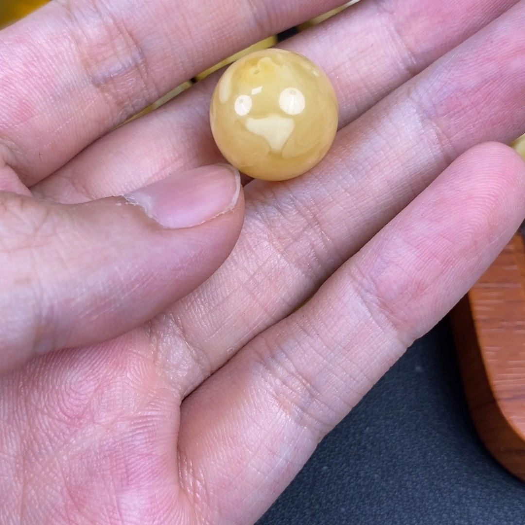 裸石琥珀未镶嵌浓蜡76