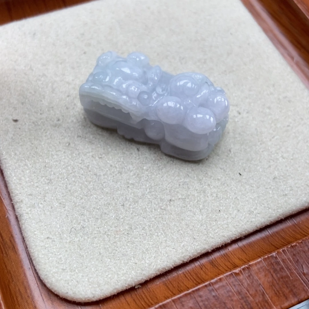 翡翠未镶嵌颈饰霸王