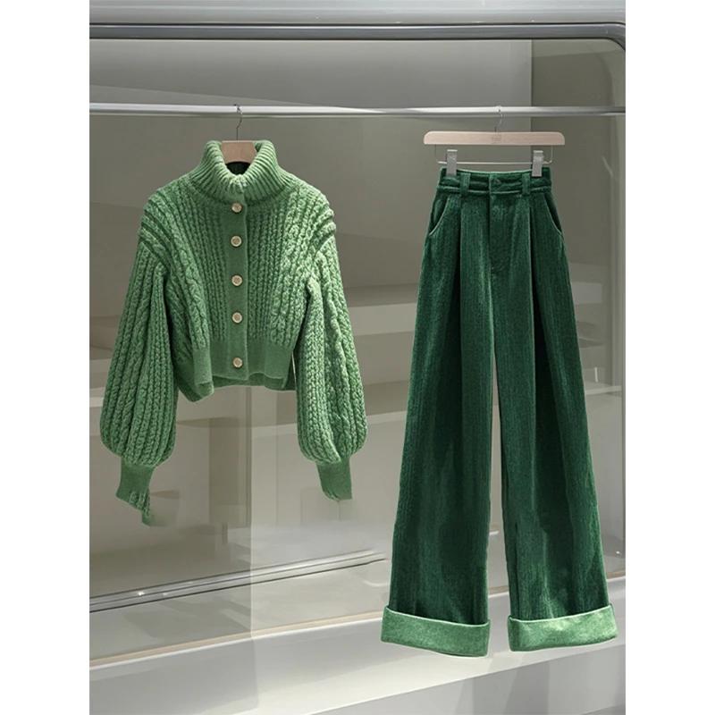 法式洋气减龄搭配一整套冬装2025新款绿色高领毛衣休闲阔腿裤套装