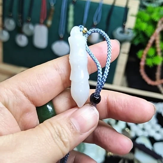 和田玉未镶嵌吊坠(赠链)