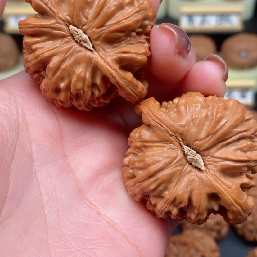 【闪购商品】文玩核桃吊坠笑**穹白狮子